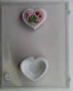 Heart decorated w/ roses & hearts lid & bottom V062