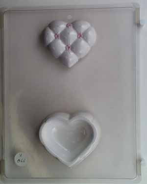 Tufted heart w/ flowers lid & bottom V066
