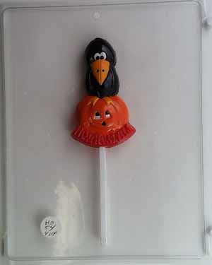 Cute crow perched on top of pumpkin w/ HAPPY HALLOWEEN H054