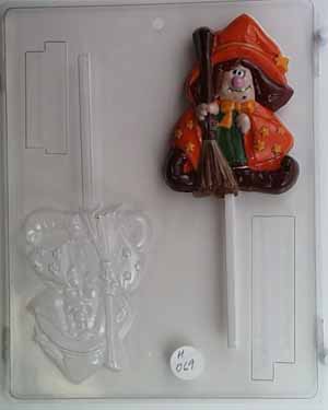 Funny witch w/ broom H069